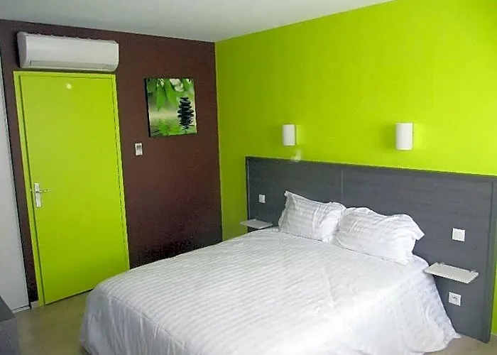 Boisset (Cantal) Cheap Hotels